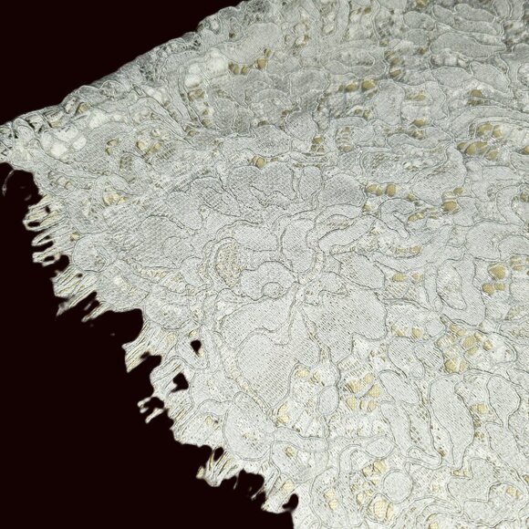 WHBM WHITE LACE TOP WITH BELL SLEEVES FEATURING EYELASH FRINGE DETAIL SIZE 00 - Picture 10 of 13